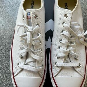 Converse Leather Chucks Cream Low-Top Sneakers